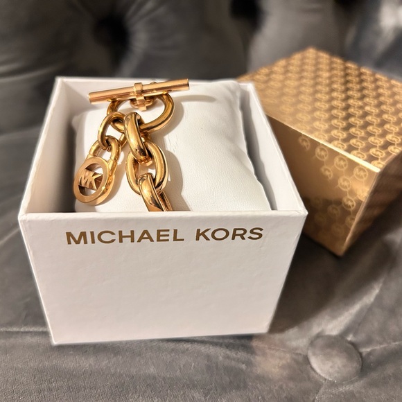 Michael Kors Link Bracelet - Picture 2 of 2